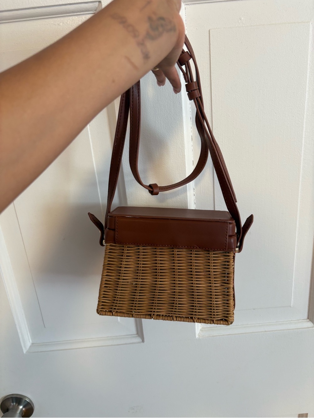 Zara Tan Woven Crossbody with Brown Leather Trim - Picture 2 of 9